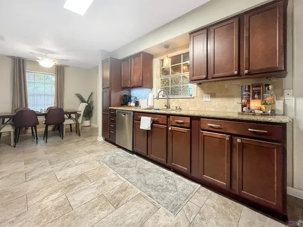 $279,900 | 8054 Minglewood Avenue, Denham Springs, LA 70706