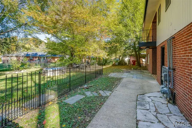 $185,000 | 10 Hill Drive, Unit A B C, Fairview Heights, IL 62208