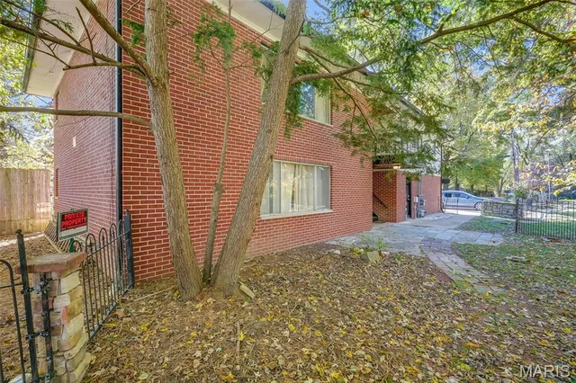 $185,000 | 10 Hill Drive, Unit A B C, Fairview Heights, IL 62208