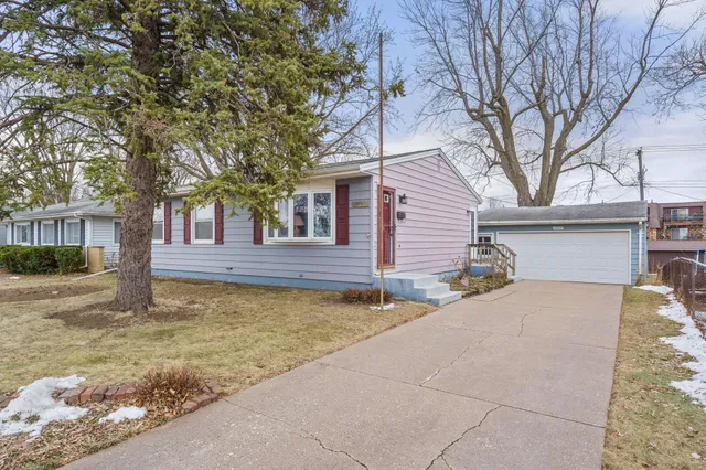 $179,500 | 2827 West 13th Street, Davenport, IA 52804