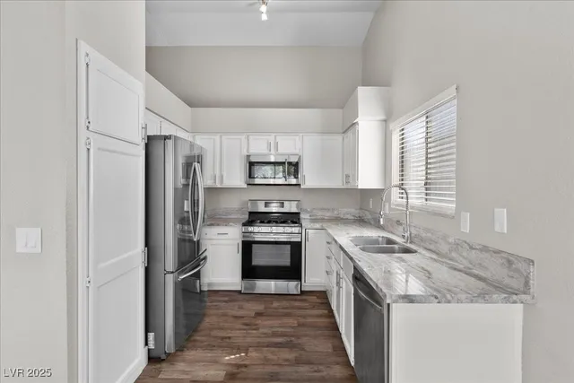 $1,920 | 720 Skipjack Drive, Henderson, NV 89015