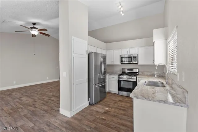 $1,920 | 720 Skipjack Drive, Henderson, NV 89015