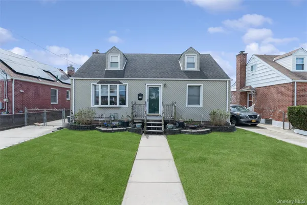 $700,000 | 278 Dogwood Road, Valley Stream, NY 11580