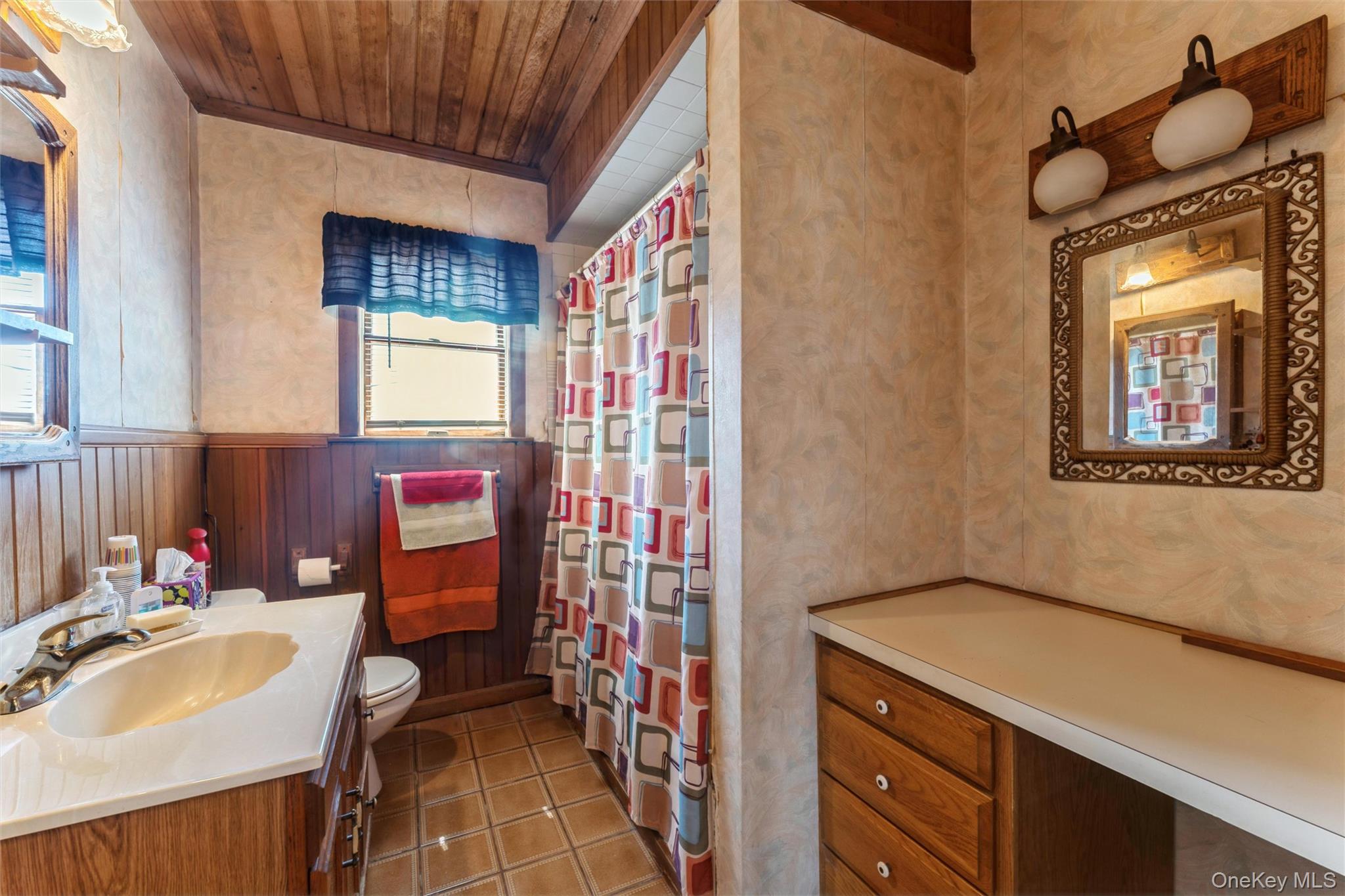 278 Dogwood Road Valley Stream, NY 11580 - Photo 13 of 25