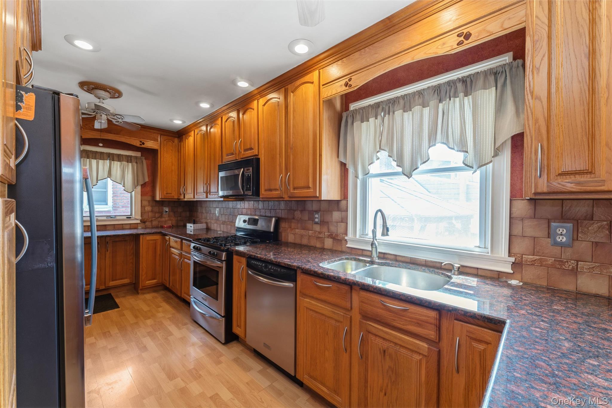 278 Dogwood Road Valley Stream, NY 11580 - Photo 7 of 25