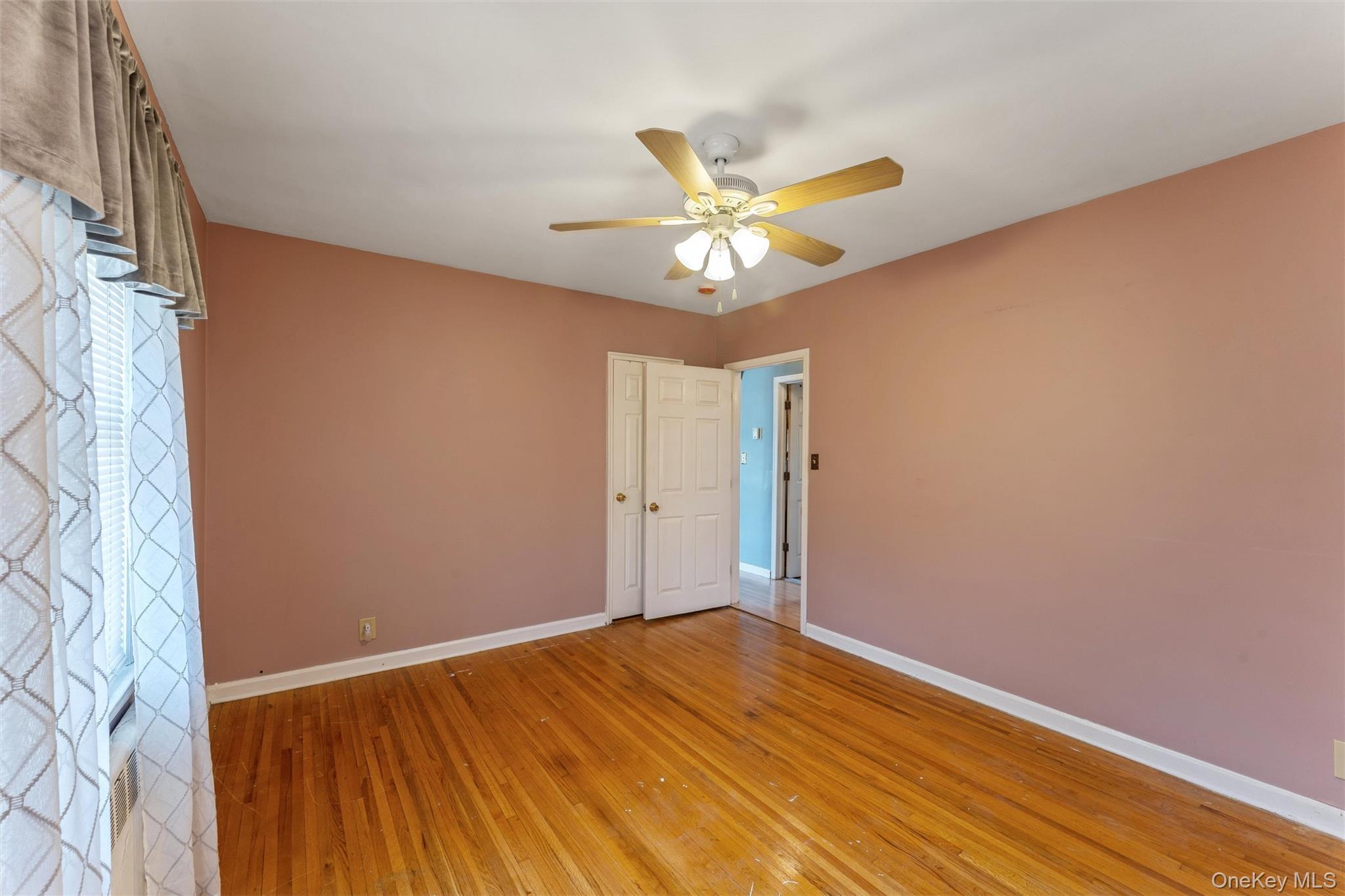 278 Dogwood Road Valley Stream, NY 11580 - Photo 10 of 25