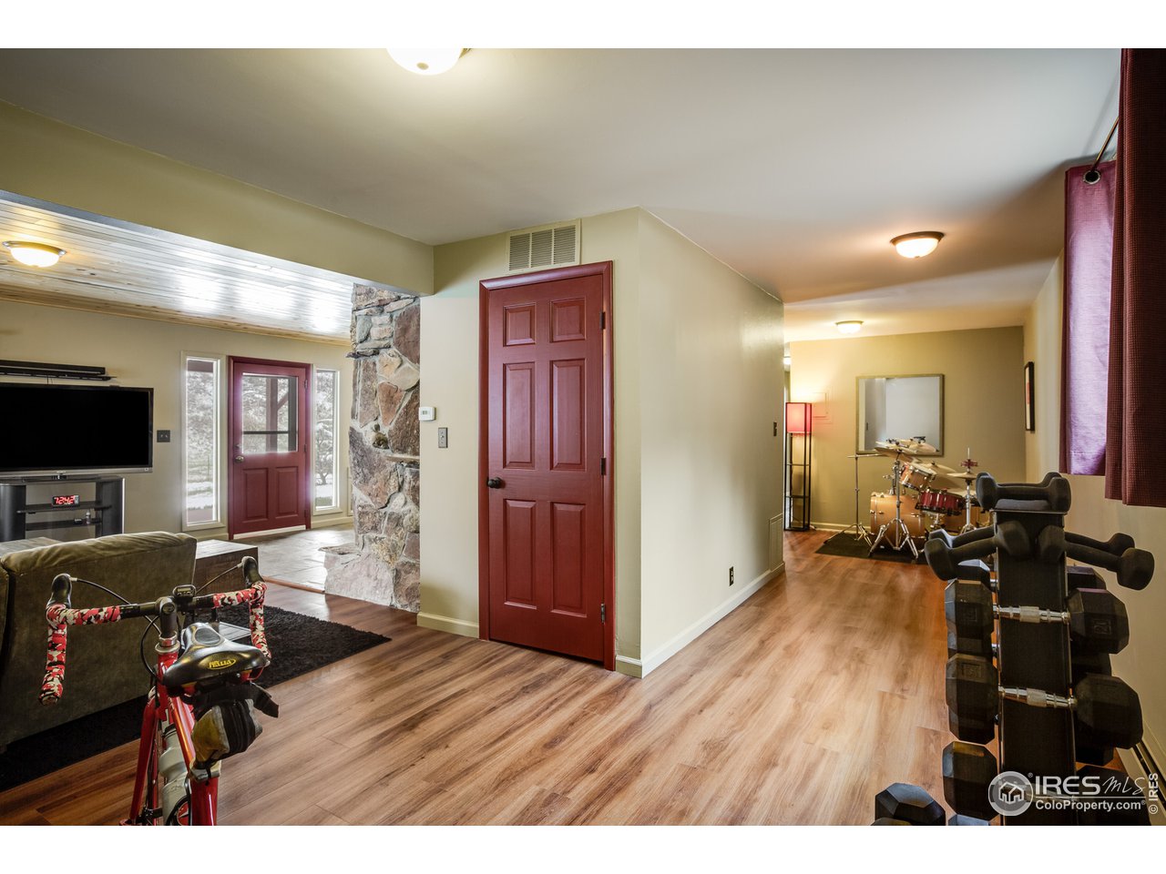 7172 Olde Stage Road Boulder, CO 80302 - Photo 19 of 35 a view of a living room and dining room