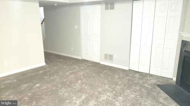 a view of yard with green space