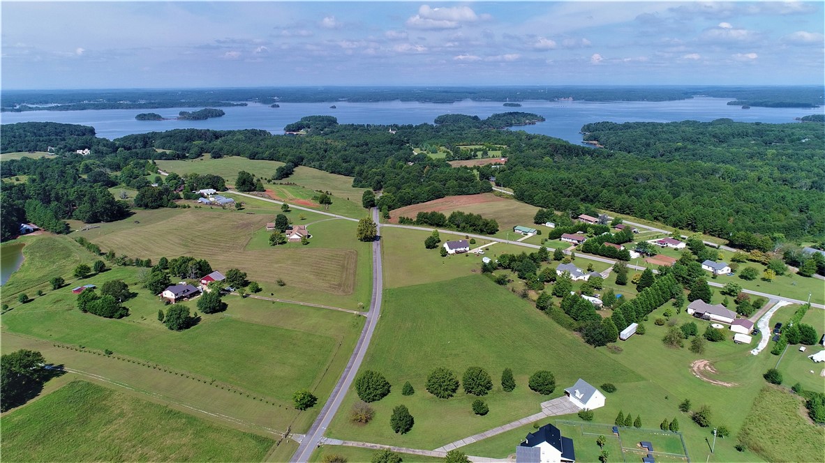 950 Old Webb Road, Unit 1008 OLD WEBB ROAD Anderson, SC 29626 - Photo 17 of 29 Nice Neighbors and the Lake minutes away!