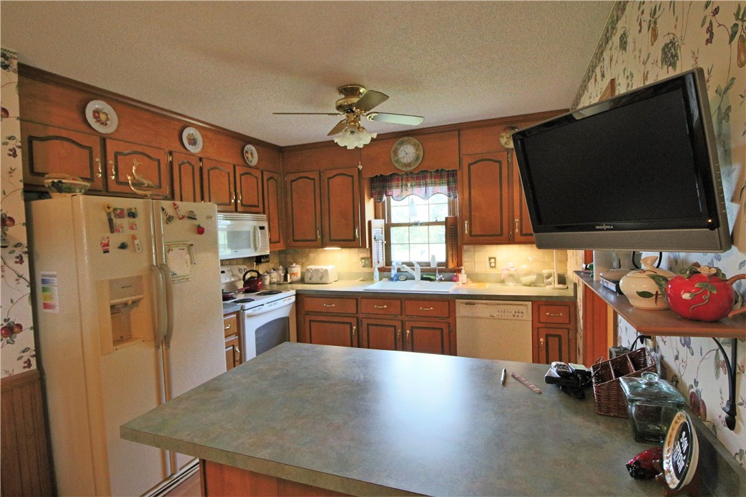950 Old Webb Road, Unit 1008 OLD WEBB ROAD Anderson, SC 29626 - Photo 3 of 29 Kitchen with under-cabinet lighting