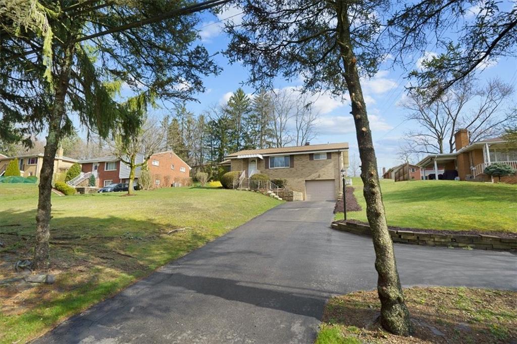 429 Sharon Road Coraopolis, PA 15108 - Photo 3 of 35 Gallery Image 3