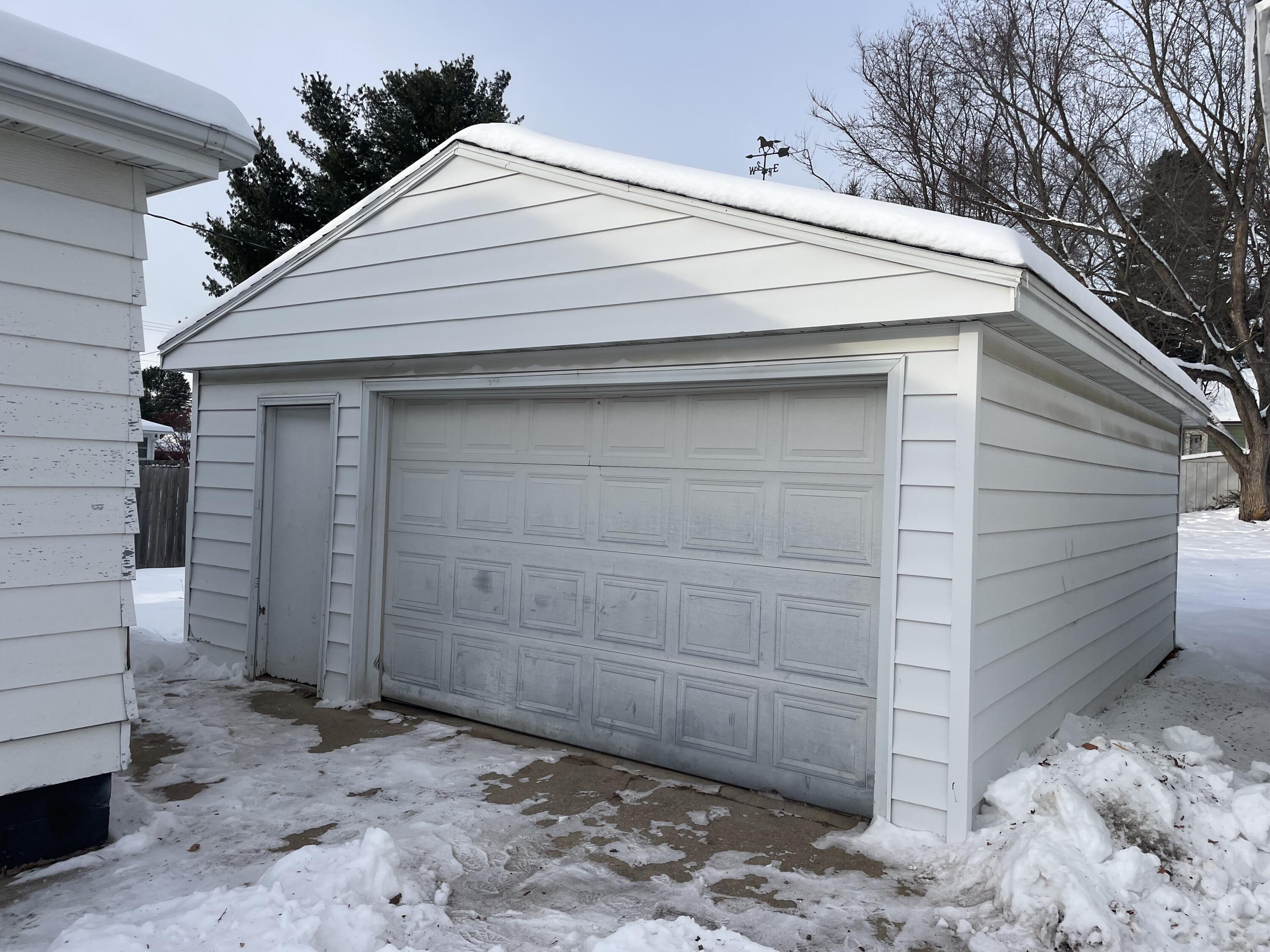 801 Packard Street Tomah, WI 54660 - Photo 14 of 15 Garage
