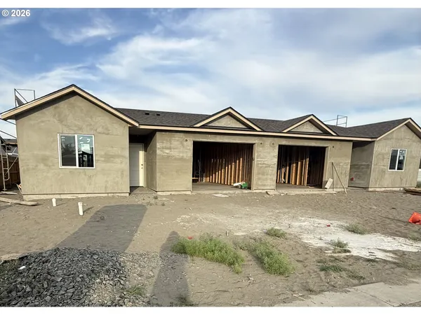 $305,000 | 978 Northeast 10th Street, Hermiston, OR 97838