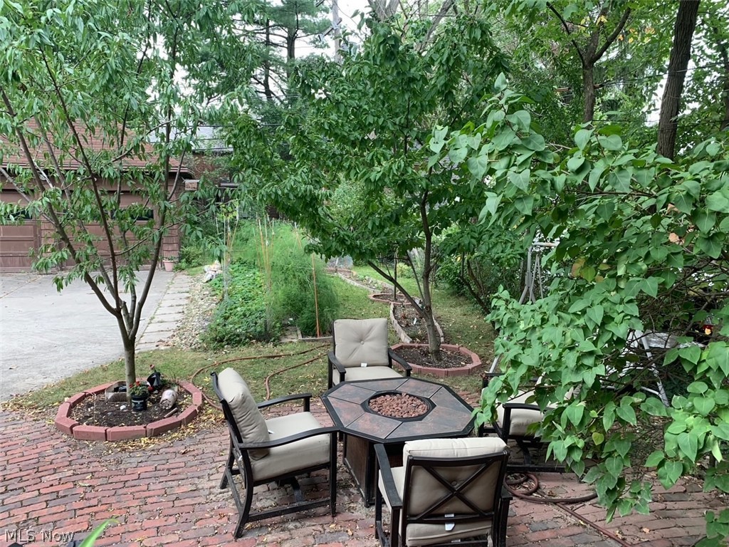 2556 Saybrook Road Cleveland, OH 44118 - Photo 8 of 35 Back Patio
