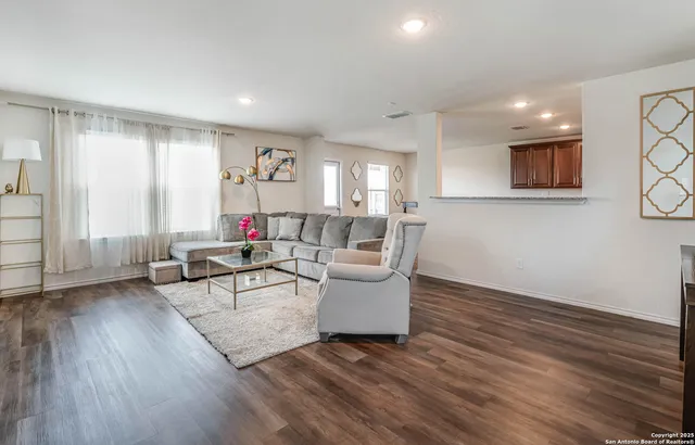 $1,675 | 519 Wild Olive Way, San Antonio, TX 78220