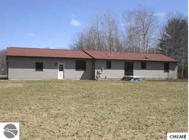 2277 West Chippewa River Road Midland, MI 48640 - Photo 2 of 6 1771211-1.JPG