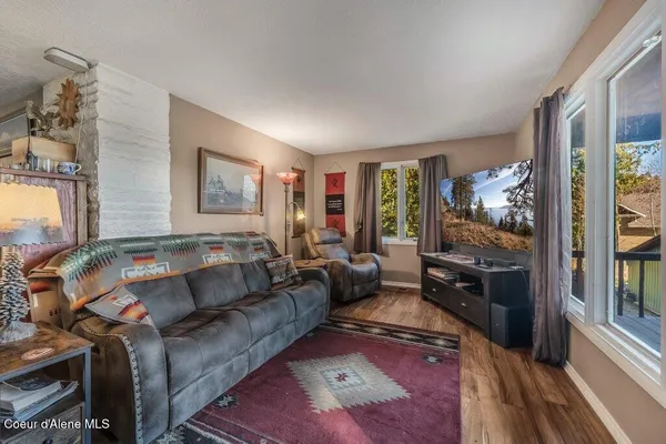 $779,000 | 20355 Highway 2, Sandpoint, ID 83864