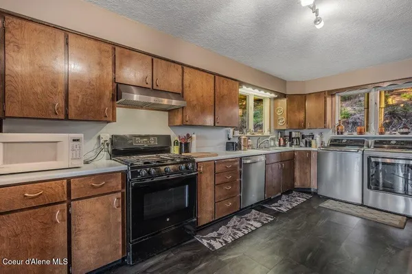 $779,000 | 20355 Highway 2, Sandpoint, ID 83864