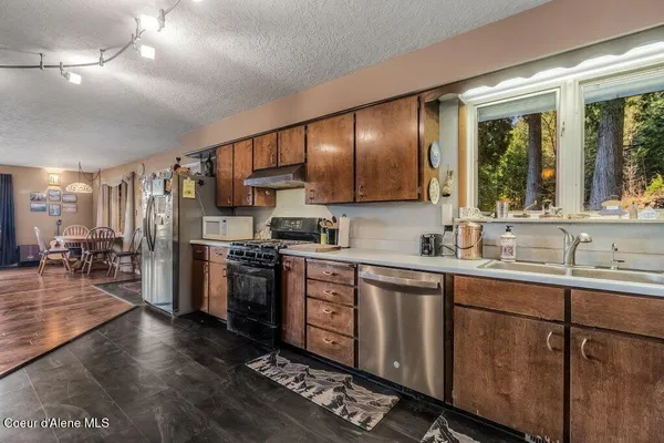 $779,000 | 20355 Highway 2, Sandpoint, ID 83864