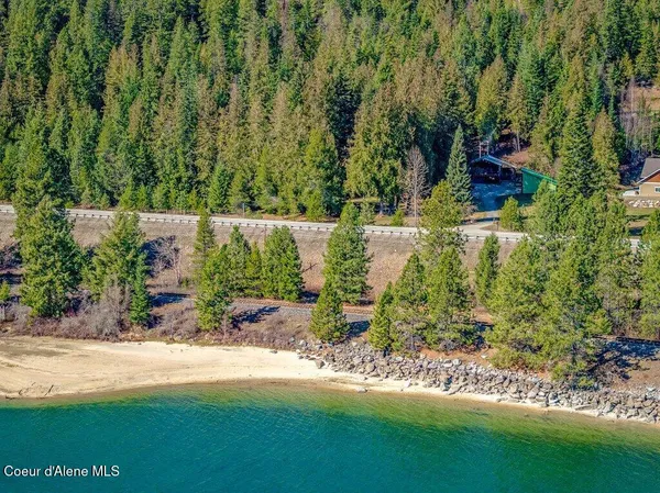$779,000 | 20355 Highway 2, Sandpoint, ID 83864
