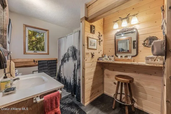$779,000 | 20355 Highway 2, Sandpoint, ID 83864