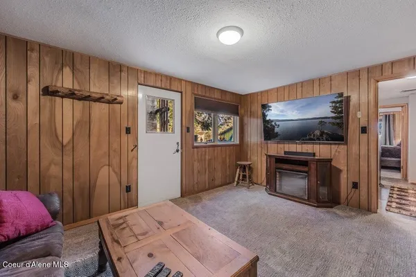 $779,000 | 20355 Highway 2, Sandpoint, ID 83864
