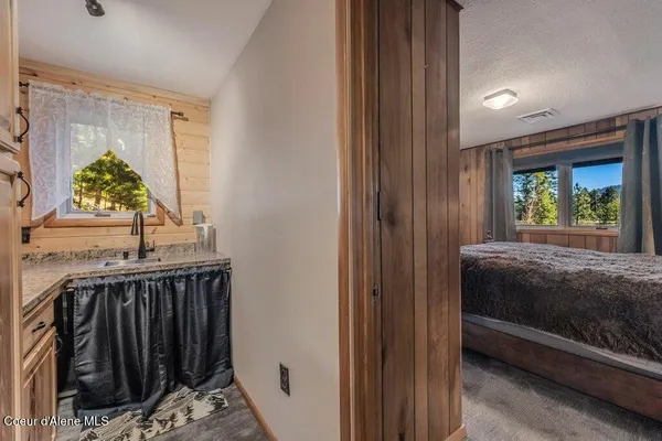 $779,000 | 20355 Highway 2, Sandpoint, ID 83864