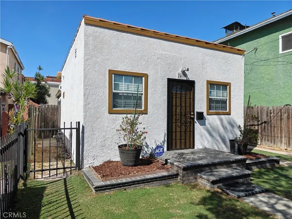 $695,000 | 2439 East 15th Street, Long Beach, CA 90804