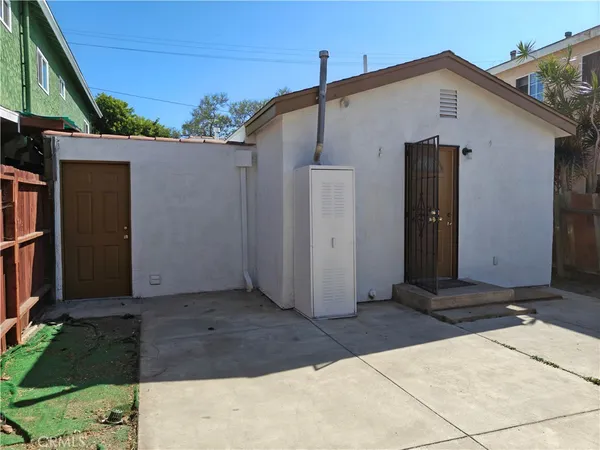 $695,000 | 2439 East 15th Street, Long Beach, CA 90804