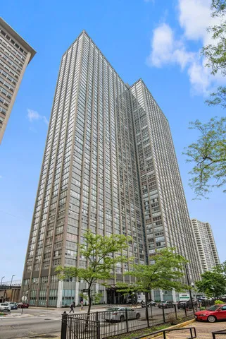 $2,300 | 655 West Irving Park Road, Unit 1114, Chicago, IL 60613