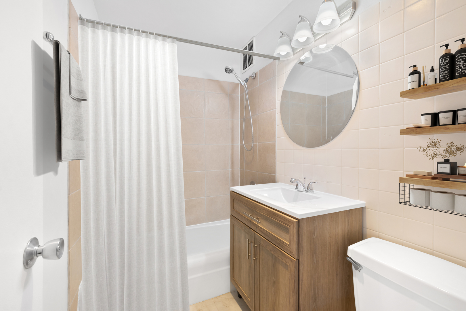 655 West Irving Park Road, Unit 1114 Chicago, IL 60613 - Photo 11 of 23