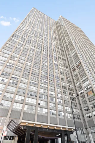 $2,300 | 655 West Irving Park Road, Unit 1114, Chicago, IL 60613