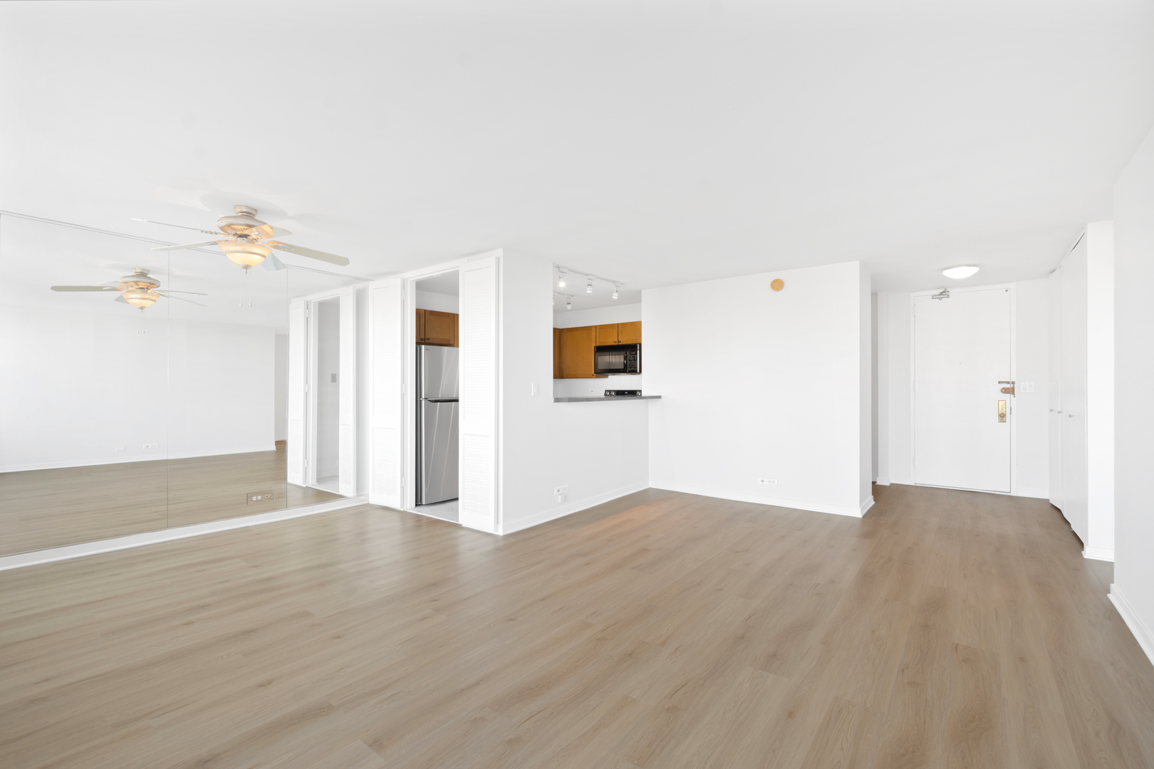 655 West Irving Park Road, Unit 1114 Chicago, IL 60613 - Photo 7 of 23