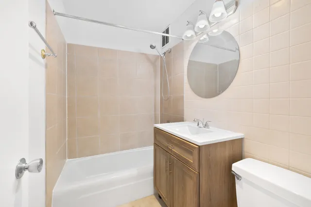 $2,300 | 655 West Irving Park Road, Unit 1114, Chicago, IL 60613