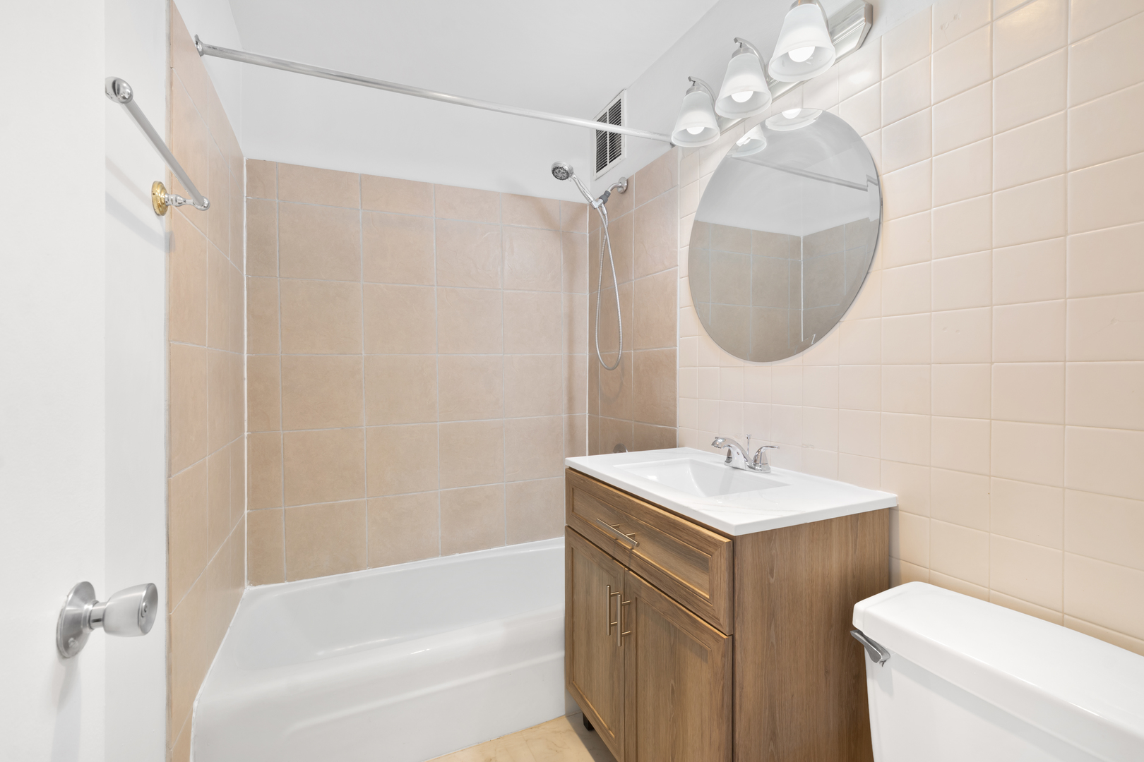 655 West Irving Park Road, Unit 1114 Chicago, IL 60613 - Photo 10 of 23