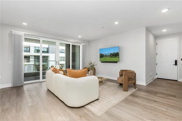 $1,350,000 | 16235 Dawn Way, Unit 201, Tustin, CA 92782