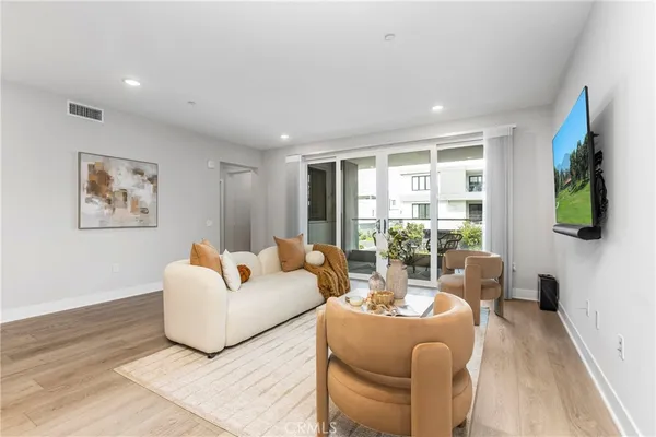 $1,350,000 | 16235 Dawn Way, Unit 201, Tustin, CA 92782