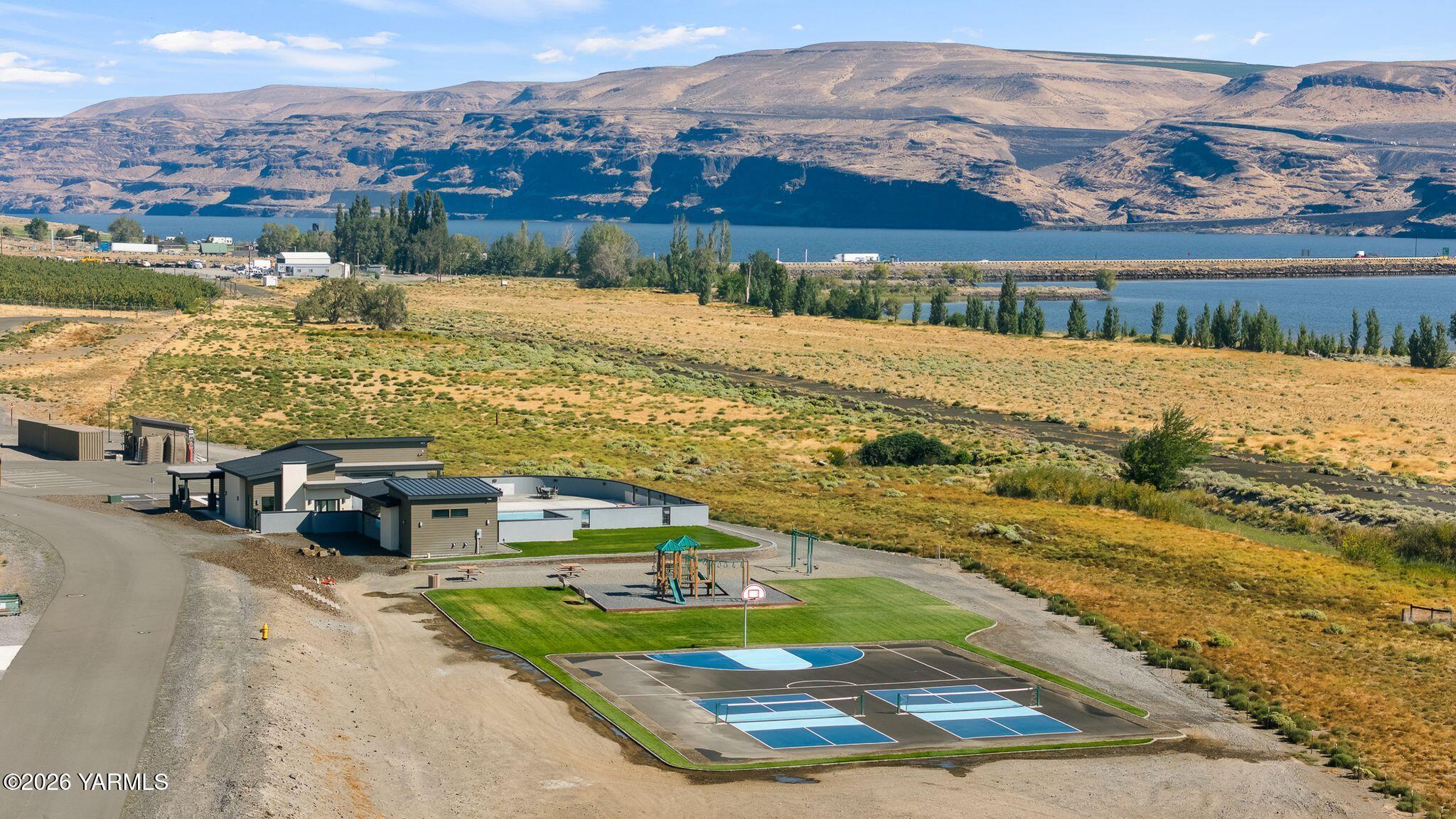 180 Basin Pointe Loop, Unit 92 Ellensburg, WA 98950 - Photo 5 of 17 Clubhouse & Park