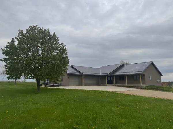 $794,900 | W5493 Center Monroe Wi 53566, Monroe, WI 53566