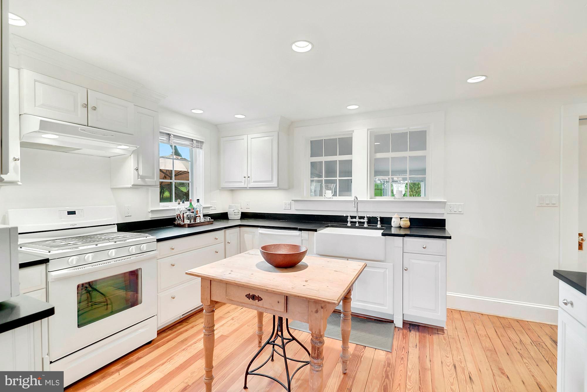 35422 Paxson Road Round Hill, VA 20141 - Photo 14 of 44 Renovated kitchen with honed granite