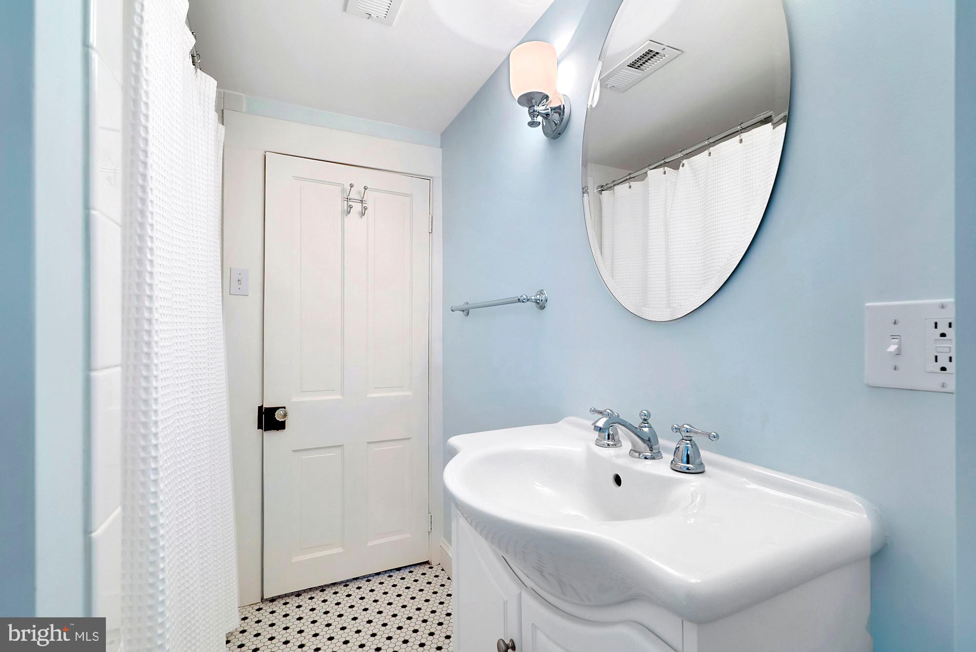35422 Paxson Road Round Hill, VA 20141 - Photo 22 of 44 Renovated bathroom 2