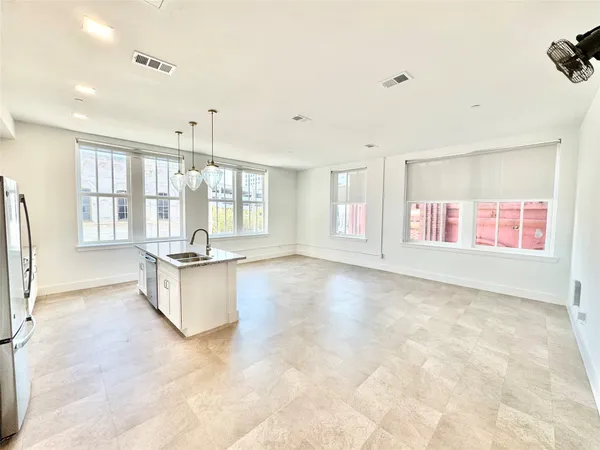 $2,862 | 2102 Mechanic Street, Unit 201, Galveston, TX 77550