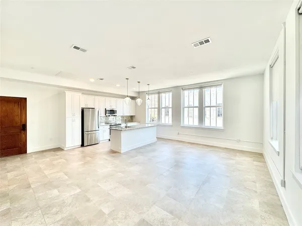 $2,862 | 2102 Mechanic Street, Unit 201, Galveston, TX 77550