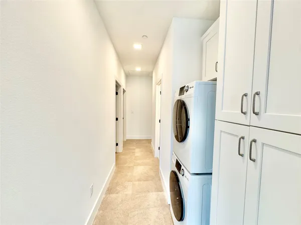 $2,862 | 2102 Mechanic Street, Unit 201, Galveston, TX 77550