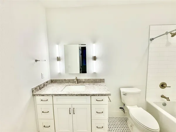$2,862 | 2102 Mechanic Street, Unit 201, Galveston, TX 77550