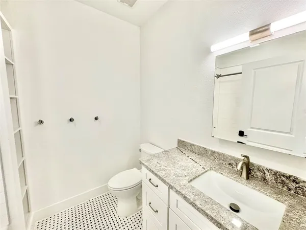$2,862 | 2102 Mechanic Street, Unit 201, Galveston, TX 77550
