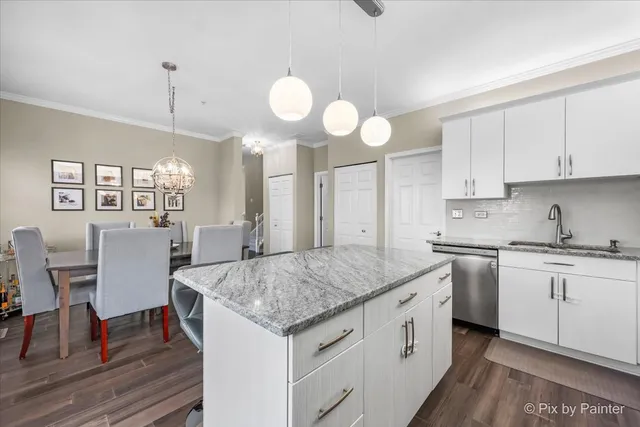 $339,900 | 2232 Vanderbilt Drive, Geneva, IL 60134