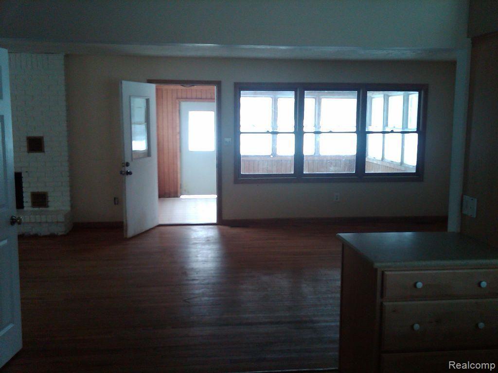 7131 Tower Road South Lyon, MI 48178 - Photo 3 of 8 IMG02988-20101227-1034