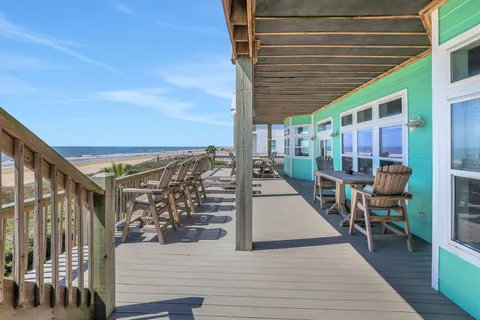 $1,350,000 | 2396 Sand Drift Lane, Crystal Beach, TX 77650