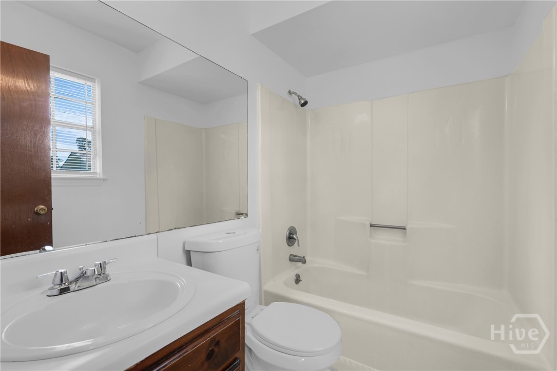 103 Hillgate Road Savannah, GA 31404 - Photo 13 of 47 Master bathroom